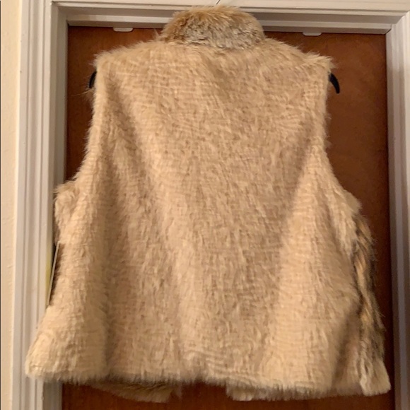 Reba Faux Fur Vest NWT - Picture 5 of 7
